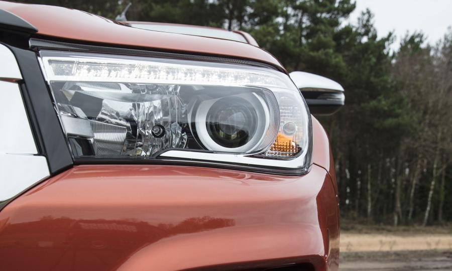 Детали экстерьера Toyota Hilux 4x4 Special Edition Double Cab 2018 года  (фото 2 из 26)